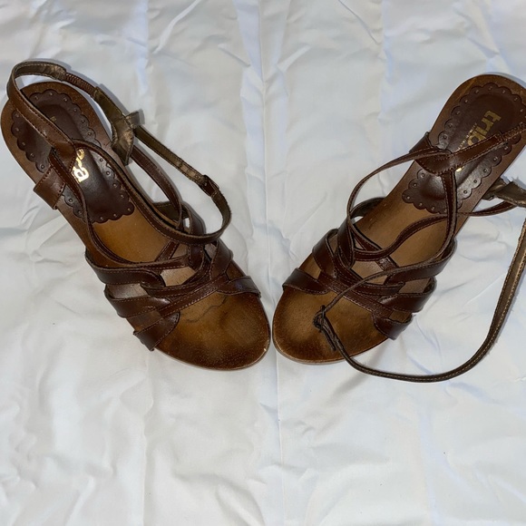 Tribeeca by Kenneth Cole Production Brown Wedges. Size 8 - Picture 3 of 7